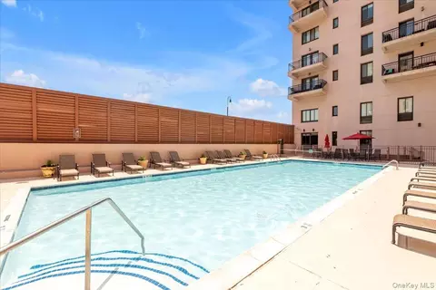 100 W Broadway #6P, Long Beach, NY 11561