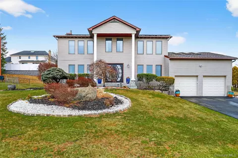 8 Lynch Ct, Garnerville, NY 10923