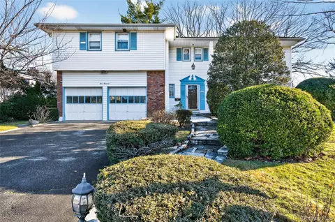 100 Birch Hill Dr, North Hempstead, NY 11576