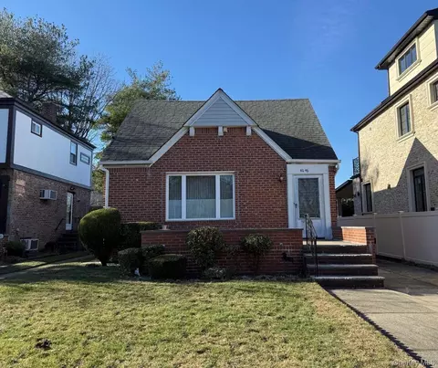 8046 Chevy Chase St, Jamaica, NY 11432