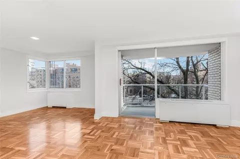 3333 Henry Hudson Pkwy #4B, New York, NY 10463