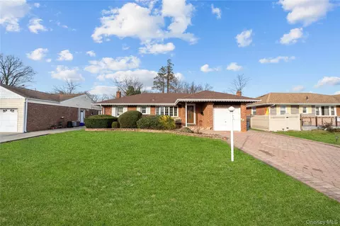831 Dean Dr, Baldwin, NY 11510