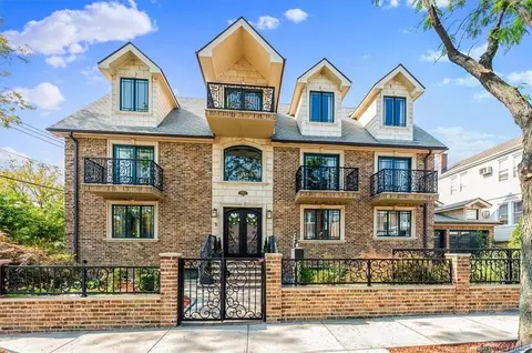 1903 Tomlinson Ave, New York, NY 10461