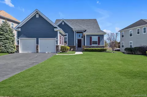 390 Stonecrop Rd, Aquebogue, NY 11931