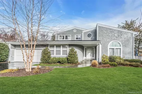 52 Hyde Ct, North Hempstead, NY 11030