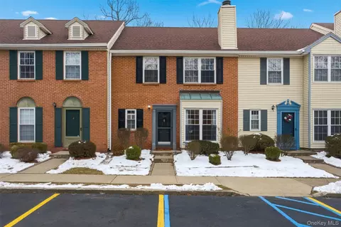 20 Yorkshire Ter, Washingtonville, NY 10992