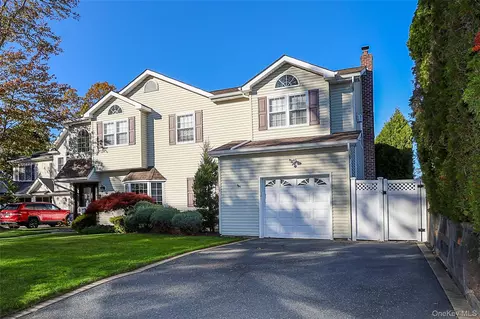 1817 Gardenia Ave, Merrick, NY 11566