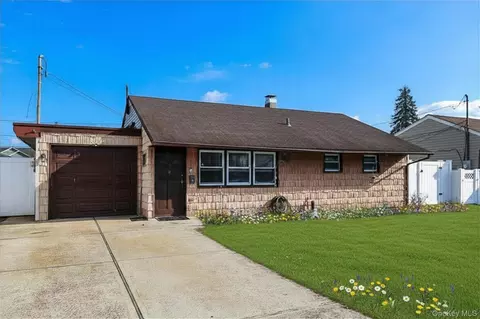 12 E Millpage Dr, Bethpage, NY 11714
