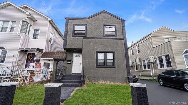 13421 233rd St, New York, NY 11422 | MLS# 943879 | 15 Photos - Movoto