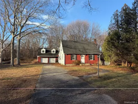 249 Revilo Ave, Shirley, NY 11967