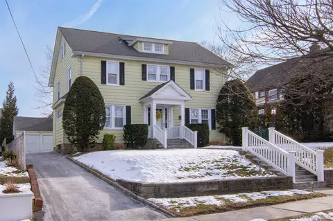 112 Aka 110 Buckingham Rd, Yonkers, NY 10701