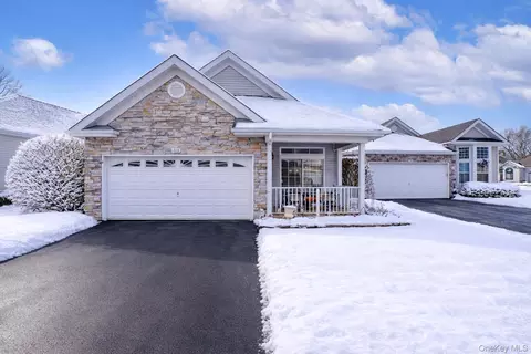 408 Leisure Dr, Ridge, NY 11961