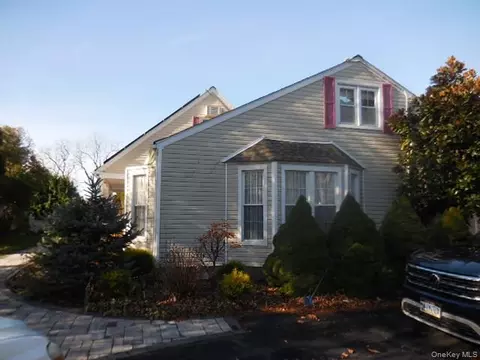 42 Handsome Ave, Sayville, NY 11782