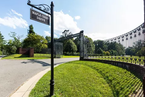 lot Apt 3 Maple Crest Dr, North Hempstead, NY 11568