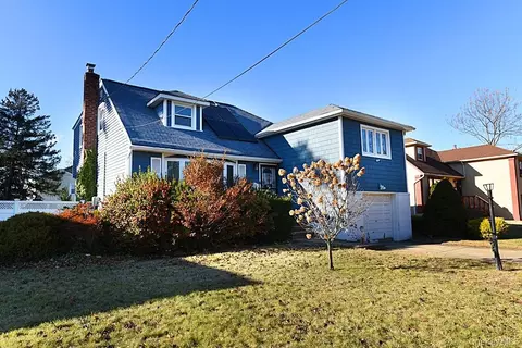 81 Hausch Blvd, Roosevelt, NY 11575