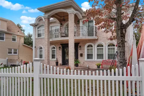 19319 109th Rd, New York, NY 11412