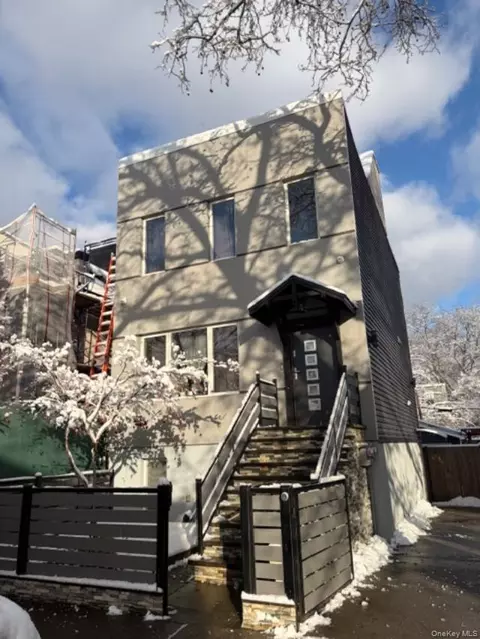 7161 70th St, New York, NY 11385