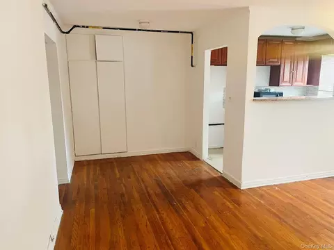214 Hillside Ave #27A, New York, NY 11427
