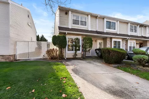 50 Caswell Ln, Staten Island, NY 10314