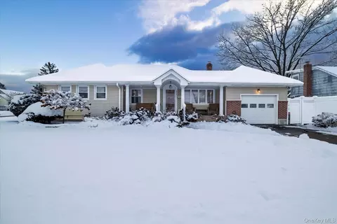 2934 Kinloch Rd, Wantagh, NY 11793