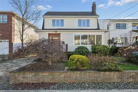 109 Longworth Ave, Woodmere, NY 11598