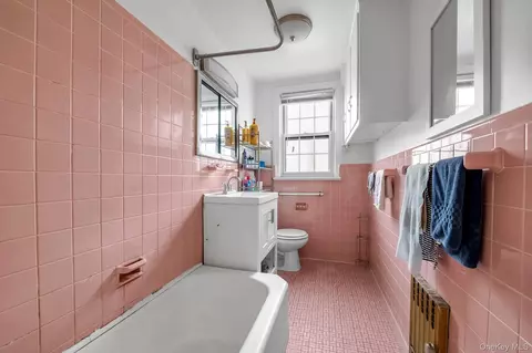 Bath - 35-7882 161st St, Flushing, NY 11358 photo 1 of 1