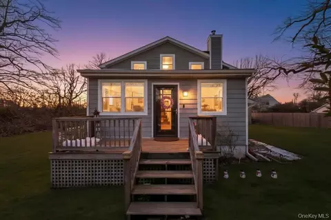 52 Manhasset Dr, Mastic Beach, NY 11951