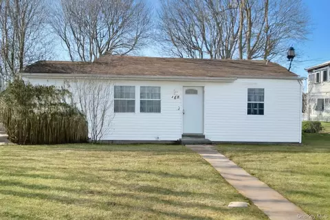 656 Post Ave, Bellport, NY 11713