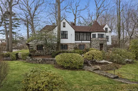 2 Springdale Rd, Larchmont, NY 10538