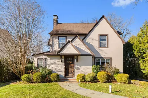 29 Dobbs Ter, Scarsdale, NY 10583