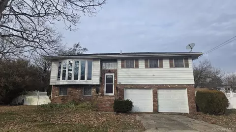 161 Wurz St, Brentwood, NY 11717