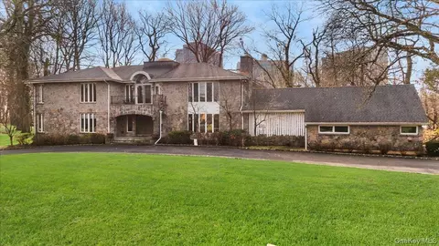 22 Lake Rd, North Hempstead, NY 11020
