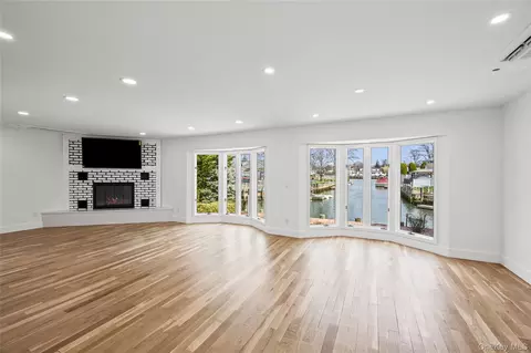 119 Alhambra Rd, Massapequa, NY 11758