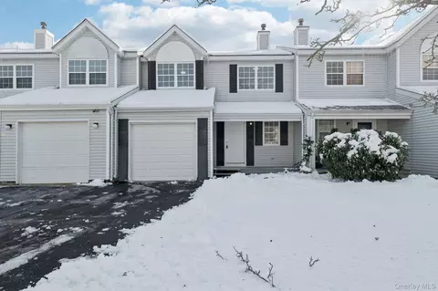 43 Cherry St, Central Islip, NY 11722