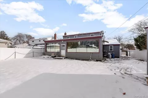 85 Briarcliff Rd, Westbury, NY 11590