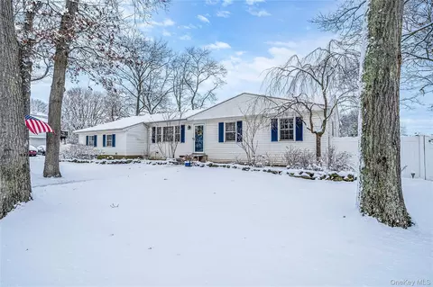 1277 Hummel Ave, Holbrook, NY 11741