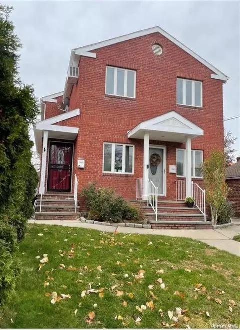 2714 166th St, Flushing, NY 11358