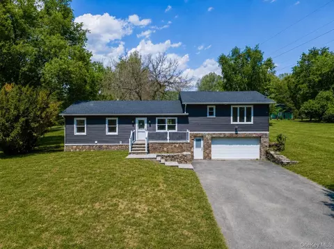 52 Rudolph Rd, Modena, NY 12548