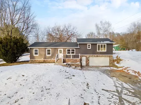 52 Rudolph Rd, Modena, NY 12548