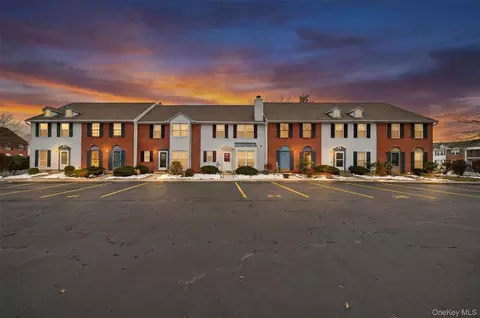 25 Moore Ln, Washingtonville, NY 10992