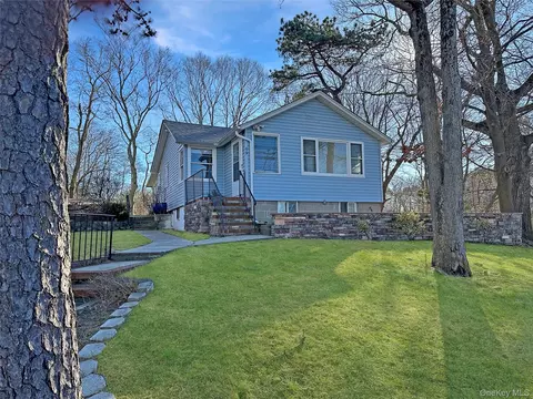 69 Hill Dr, Riverhead, NY 11901