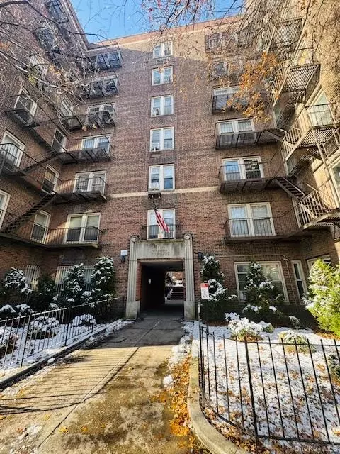 48-20 44th St #4C, Woodside, NY 11377