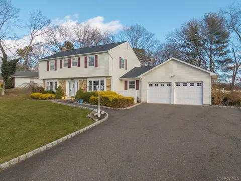 123 Wedgewood Dr, Coram, NY 11727
