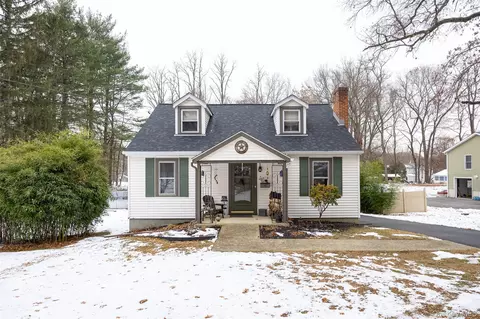 28 Red Oaks Mill Rd, La Grange, NY 12603