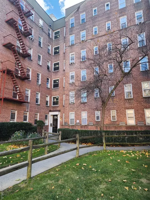 760 Bronx River Rd #A-65, Yonkers, NY 10708