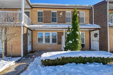 64 Artist Lake Dr, Middle Island, NY 11953