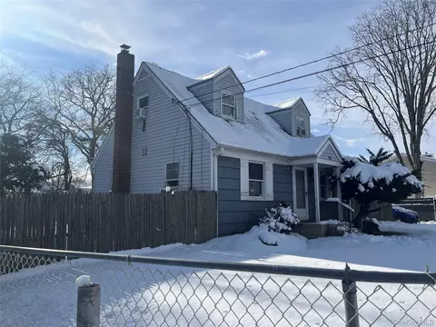 466 44th St, Copiague, NY 11726