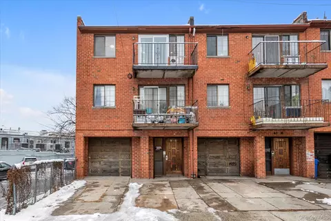 4018 165th St, Flushing, NY 11358