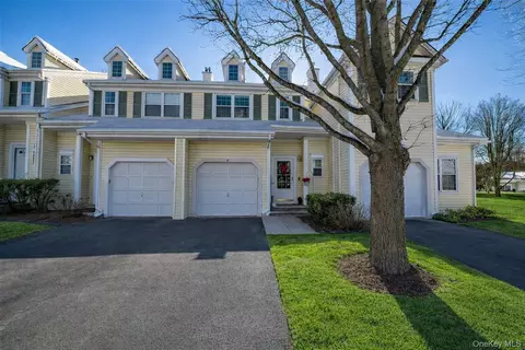 4 Chelsea Dr, Smithtown, NY 11787