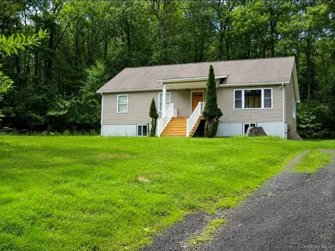 76 Wynkoop Dr, Rochester, NY 12446
